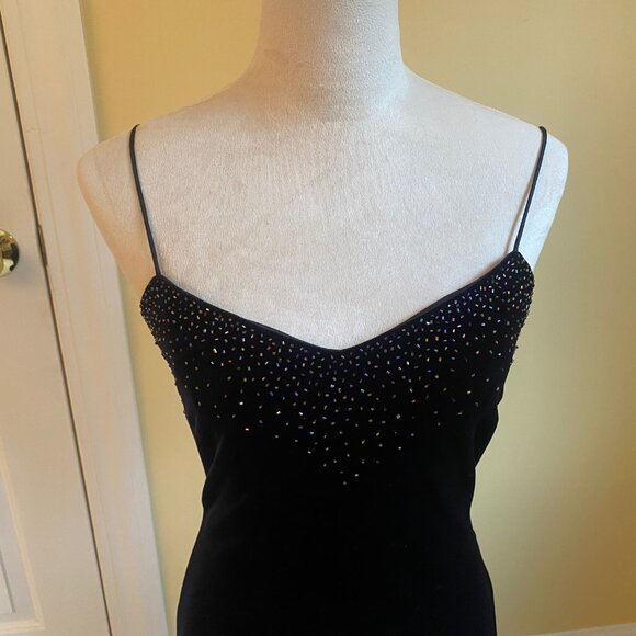 DAVE & JOHNNY Vintage Y2K Glam low back rhinestone black velvet dress, size 4. - Picture 7 of 9